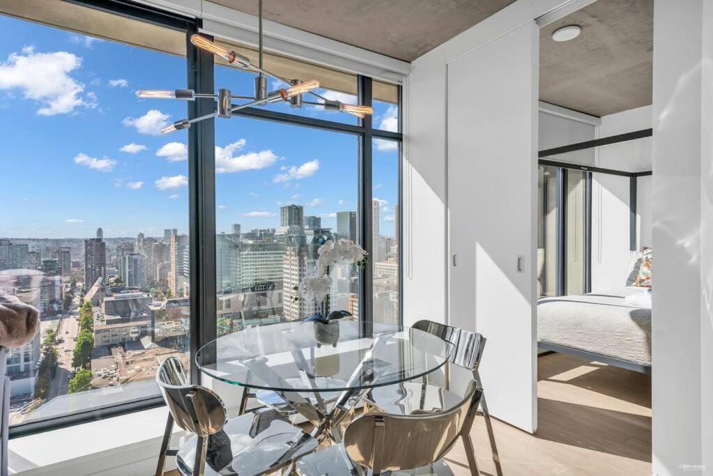Skyview, 40Th Floor! 2Br Condo In Downtown แวนคูเวอร์ ภายนอก รูปภาพ